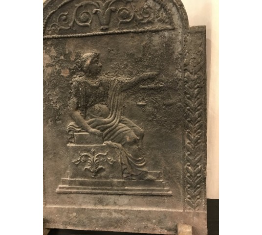 Plaque de cheminée en fonte ancienne d'époque début 19 ème