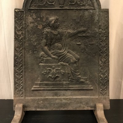 Plaque de cheminée en fonte ancienne d'époque début 19 ème