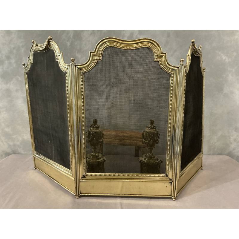 Small antique brass fire screen dating from the 19th century in the Louis XVI style