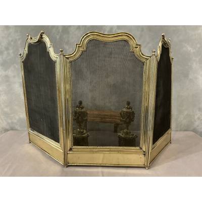 Small antique brass fire screen dating from the 19th century in the Louis XVI style