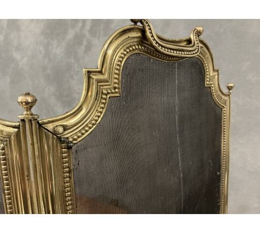 Small antique brass fire screen dating from the 19th century in the Louis XVI style