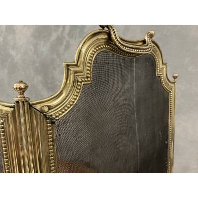 Small antique brass fire screen dating from the 19th century in the Louis XVI style