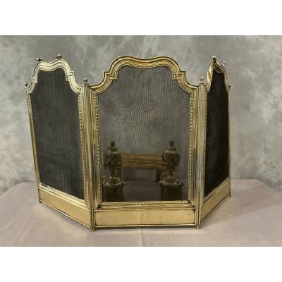 Small antique brass fire screen dating from the 19th century in the Louis XVI style