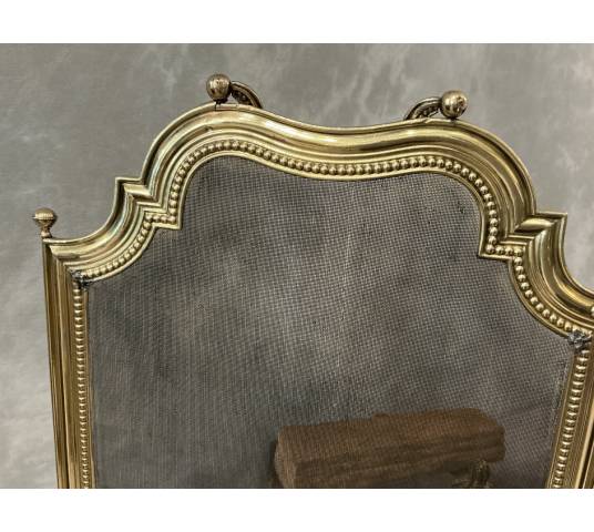 Small antique brass fire screen dating from the 19th century in the Louis XVI style