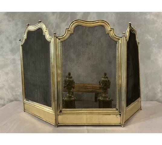 Small antique brass fire screen dating from the 19th century in the Louis XVI style