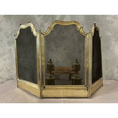 Small antique brass fire screen dating from the 19th century in the Louis XVI style