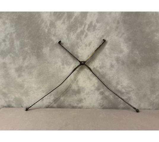 Large scissors-like pliers, wrought iron arm pliers from the 18th century