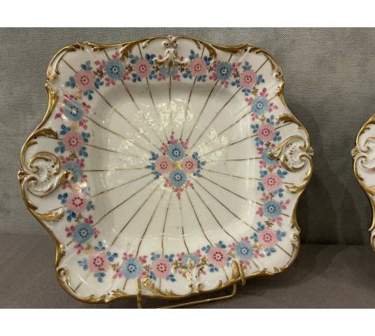 Paire de plats en porcelaine de Vieux Paris d'époque 19 ème