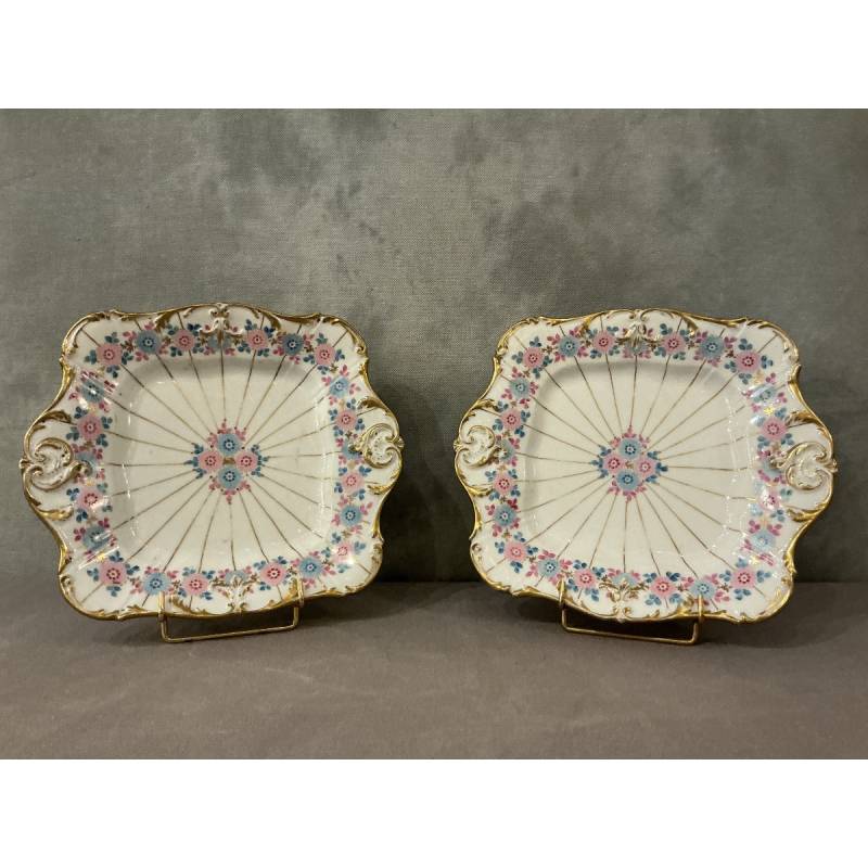 Paire de plats en porcelaine de Vieux Paris d'époque 19 ème
