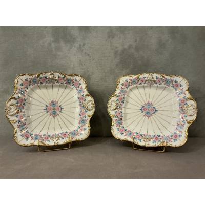 Paire de plats en porcelaine de Vieux Paris d'époque 19 ème