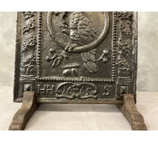 Plaque de cheminée ancien en fonte d'époque fin 17 ème