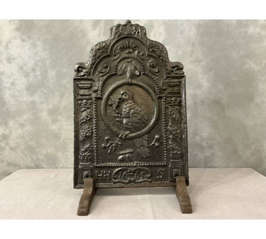 Plaque de cheminée ancien en fonte d'époque fin 17 ème