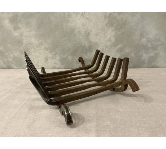 Late 19th century iron and cast iron fireplace grate