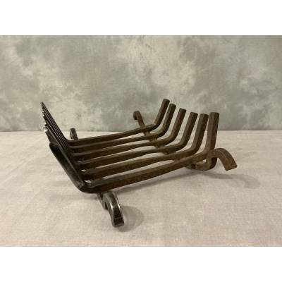 Late 19th century iron and cast iron fireplace grate