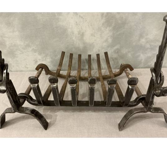 Late 19th century iron and cast iron fireplace grate
