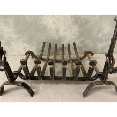 Late 19th century iron and cast iron fireplace grate