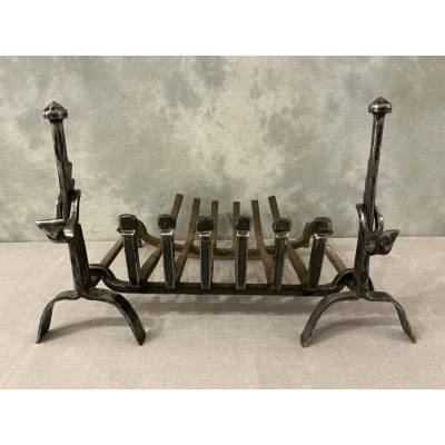 Late 19th century iron and cast iron fireplace grate