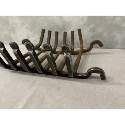 Late 19th century iron and cast iron fireplace grate