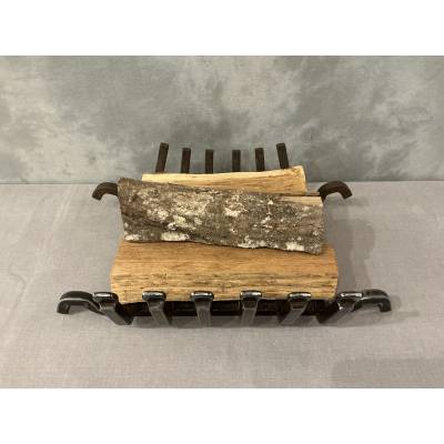 Late 19th century iron and cast iron fireplace grate