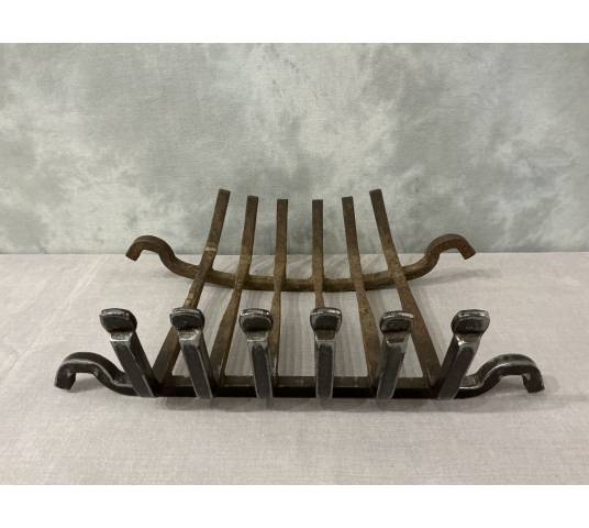 Late 19th century iron and cast iron fireplace grate