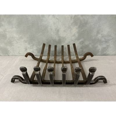 Late 19th century iron and cast iron fireplace grate