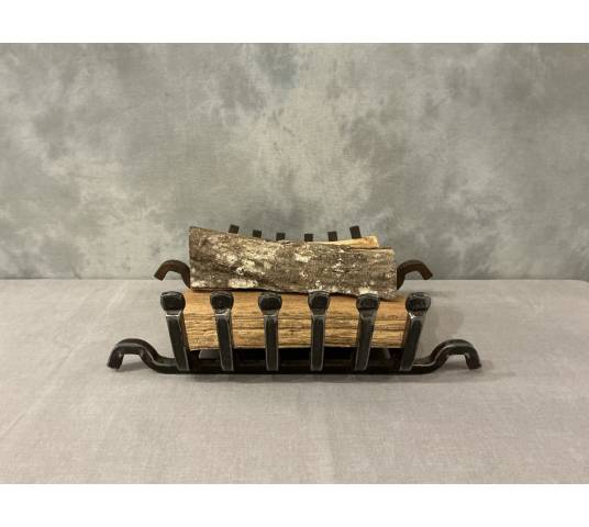 Late 19th century iron and cast iron fireplace grate