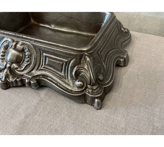 Cast iron receptacle, fully polished and varnished, dating from the 19th century.