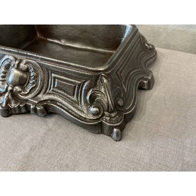 Cast iron receptacle, fully polished and varnished, dating from the 19th century.
