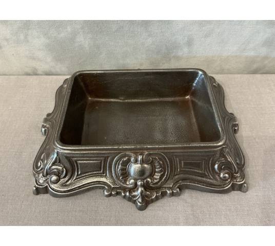 Cast iron receptacle, fully polished and varnished, dating from the 19th century.