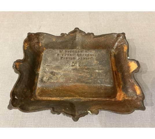 Cast iron receptacle, fully polished and varnished, dating from the 19th century.