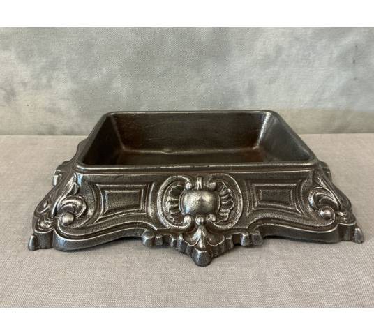 Cast iron receptacle, fully polished and varnished, dating from the 19th century.