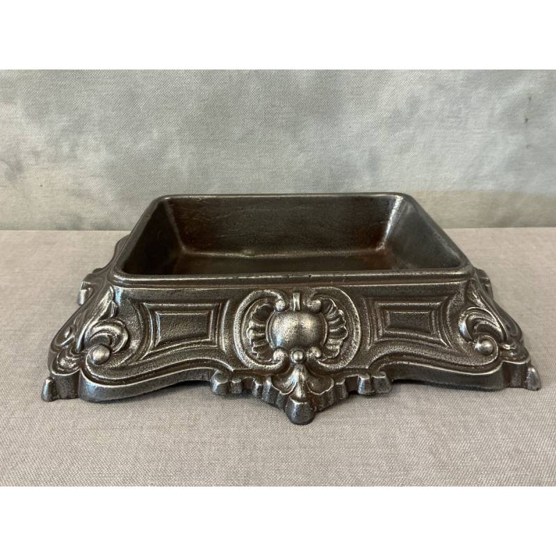 Cast iron receptacle, fully polished and varnished, dating from the 19th century.