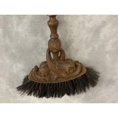 Belle balayette ancienne en chêne sculpté d'époque 19 ème