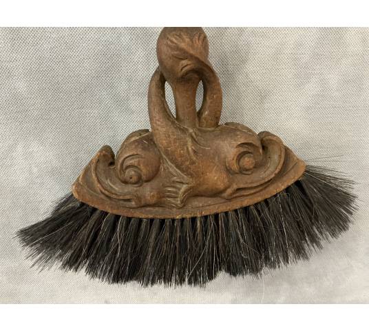 Belle balayette ancienne en chêne sculpté d'époque 19 ème