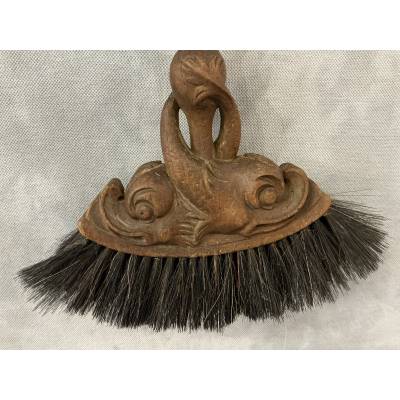 Belle balayette ancienne en chêne sculpté d'époque 19 ème