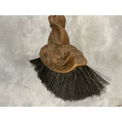 Belle balayette ancienne en chêne sculpté d'époque 19 ème