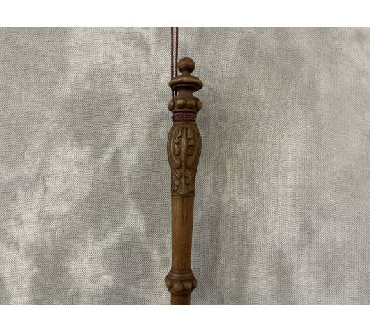 Belle balayette ancienne en chêne sculpté d'époque 19 ème