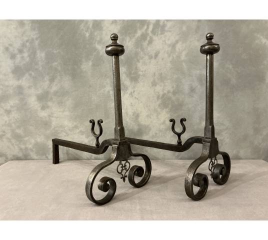 Chenets anciens en fer forgé d'époque fin 18 ème