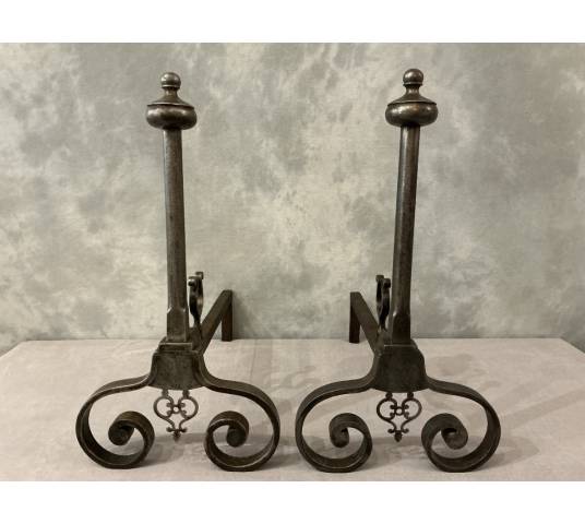 Chenets anciens en fer forgé d'époque fin 18 ème