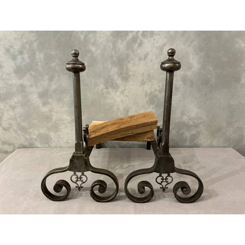 Chenets anciens en fer forgé d'époque fin 18 ème