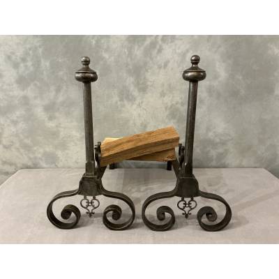 Chenets anciens en fer forgé d'époque fin 18 ème