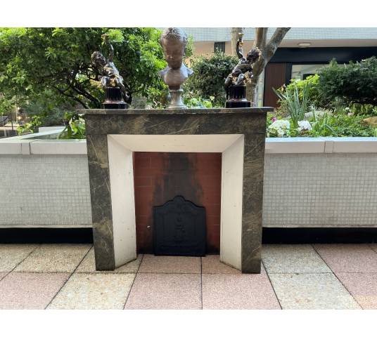 Decorative fireplace in painted wood, faux marble style, dating from the late 19th century