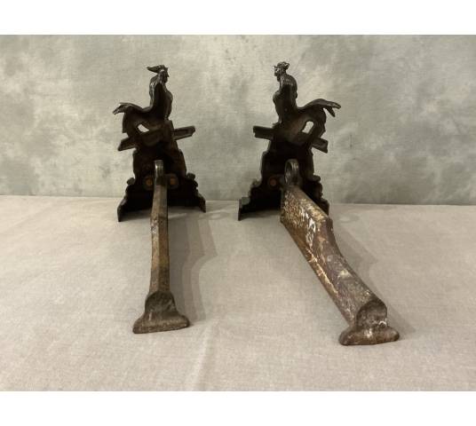 Paire de chenets anciens en fonte et bronze d'époque 19 ème aux coqs