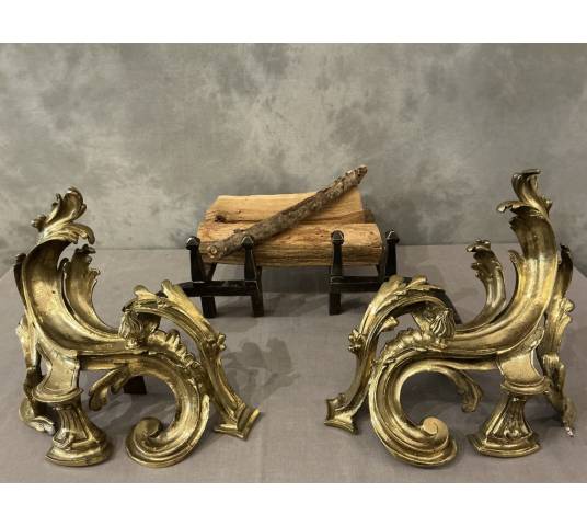 Paire de chenets anciens en bronze d'époque 19 ème de style Louis XV