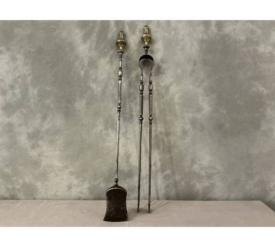 Grand ensemble d'une pelle et d'une pince en fer et bronze d'époque 19 ème