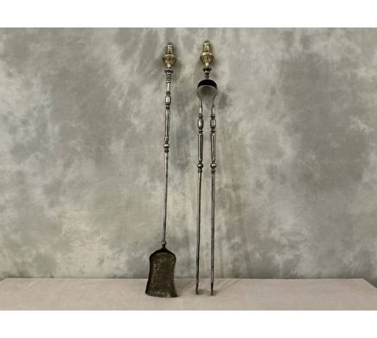 Grand ensemble d'une pelle et d'une pince en fer et bronze d'époque 19 ème