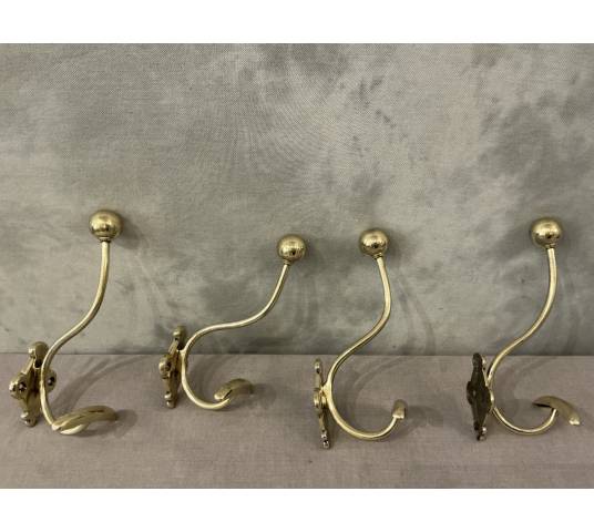 Ensemble de 4 patères, porte manteaux en laiton d'époque 19 ème