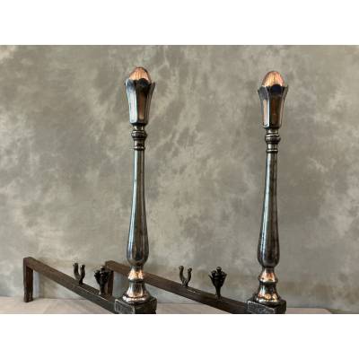 Beaux chenets anciens en fer forgé et cuivre d'époque 18 ème