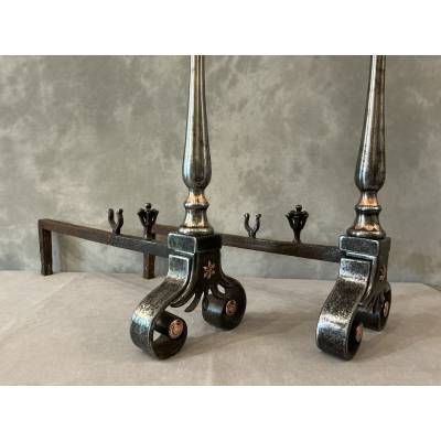 Beaux chenets anciens en fer forgé et cuivre d'époque 18 ème