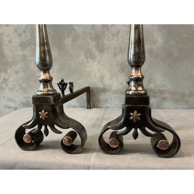 Beaux chenets anciens en fer forgé et cuivre d'époque 18 ème